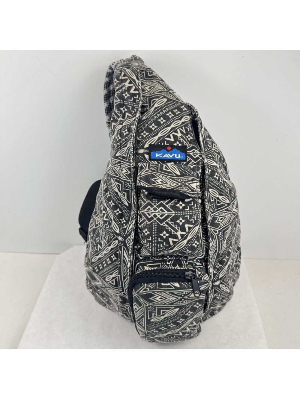Kavu Geometric Rope Sling Bag Crossbody Backpack Black White Tribal Hiking Purse